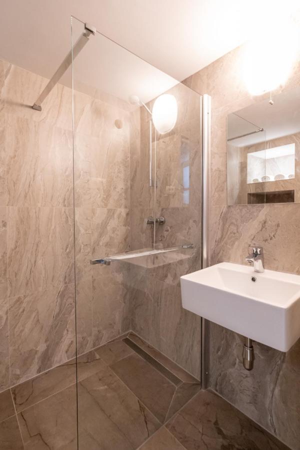 Apartments & Rooms Carera 6 Ровінь Екстер'єр фото